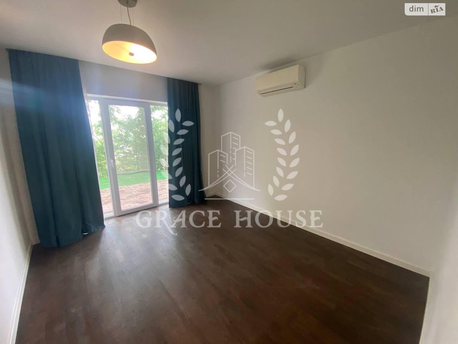 трехэтажный таунхаус без мебели, 300 кв. м, кирпич. Сдается помесячно в Киеве, в районе Соломенский фото 1