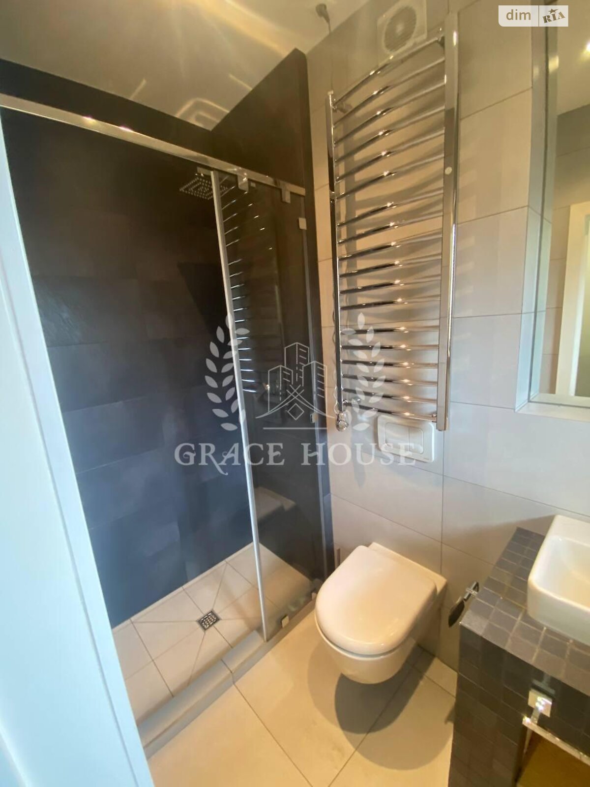 трехэтажный таунхаус без мебели, 300 кв. м, кирпич. Сдается помесячно в Киеве, в районе Соломенский фото 1