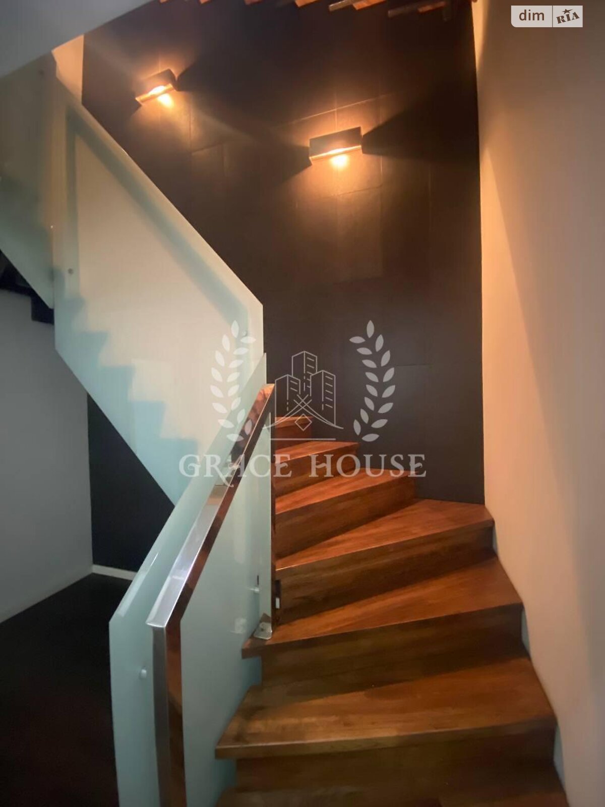 трехэтажный таунхаус без мебели, 300 кв. м, кирпич. Сдается помесячно в Киеве, в районе Соломенский фото 1