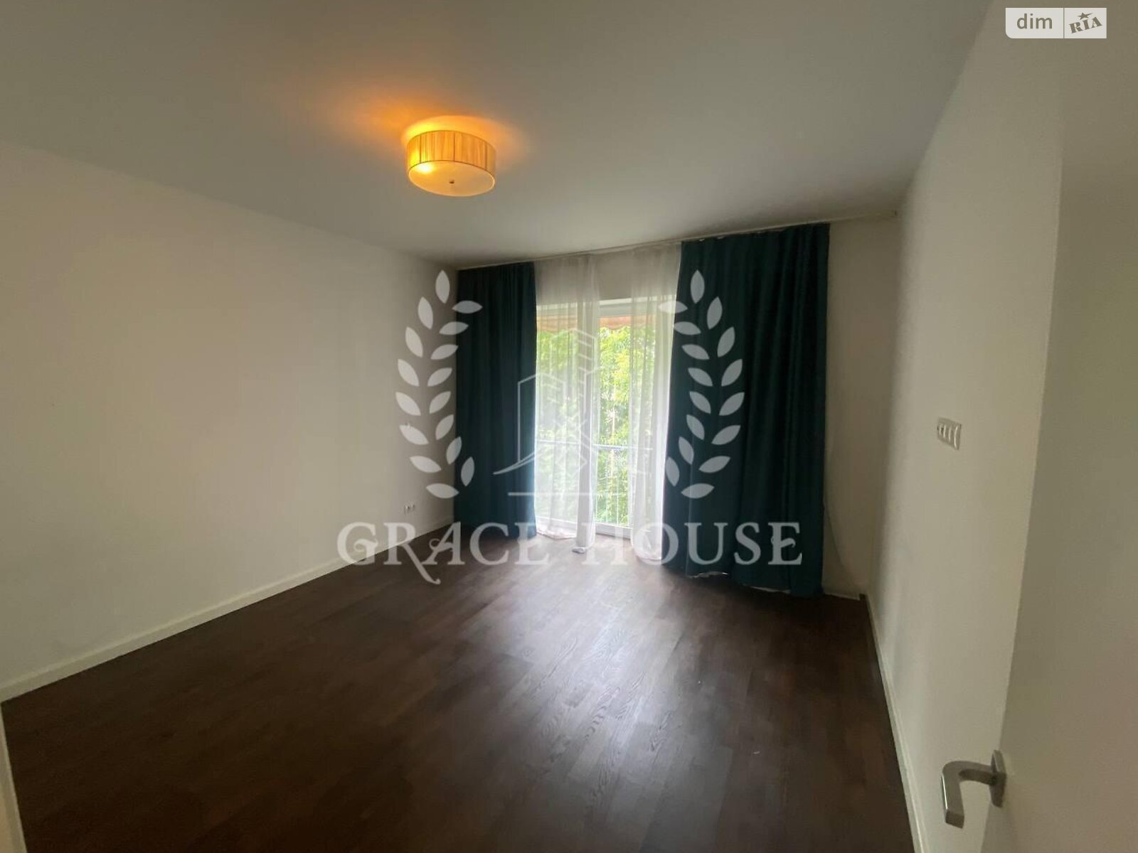 трехэтажный таунхаус без мебели, 300 кв. м, кирпич. Сдается помесячно в Киеве, в районе Соломенский фото 1