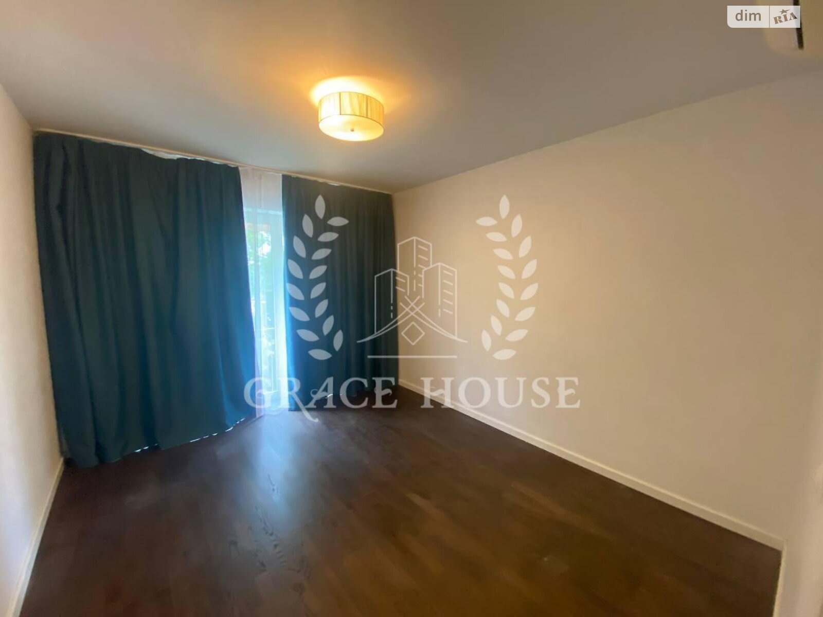 трехэтажный таунхаус без мебели, 300 кв. м, кирпич. Сдается помесячно в Киеве, в районе Соломенский фото 1