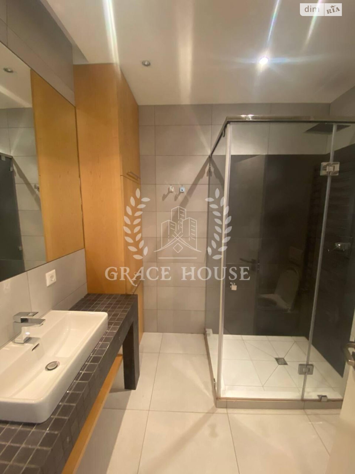 трехэтажный таунхаус без мебели, 300 кв. м, кирпич. Сдается помесячно в Киеве, в районе Соломенский фото 1