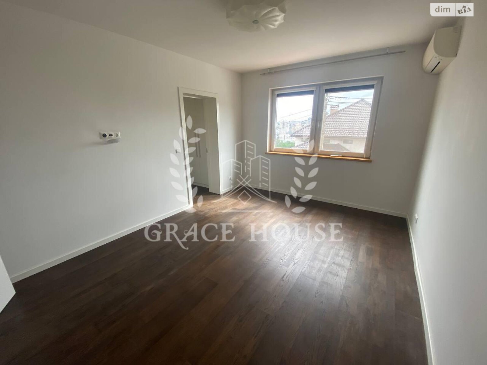 трехэтажный таунхаус без мебели, 300 кв. м, кирпич. Сдается помесячно в Киеве, в районе Соломенский фото 1