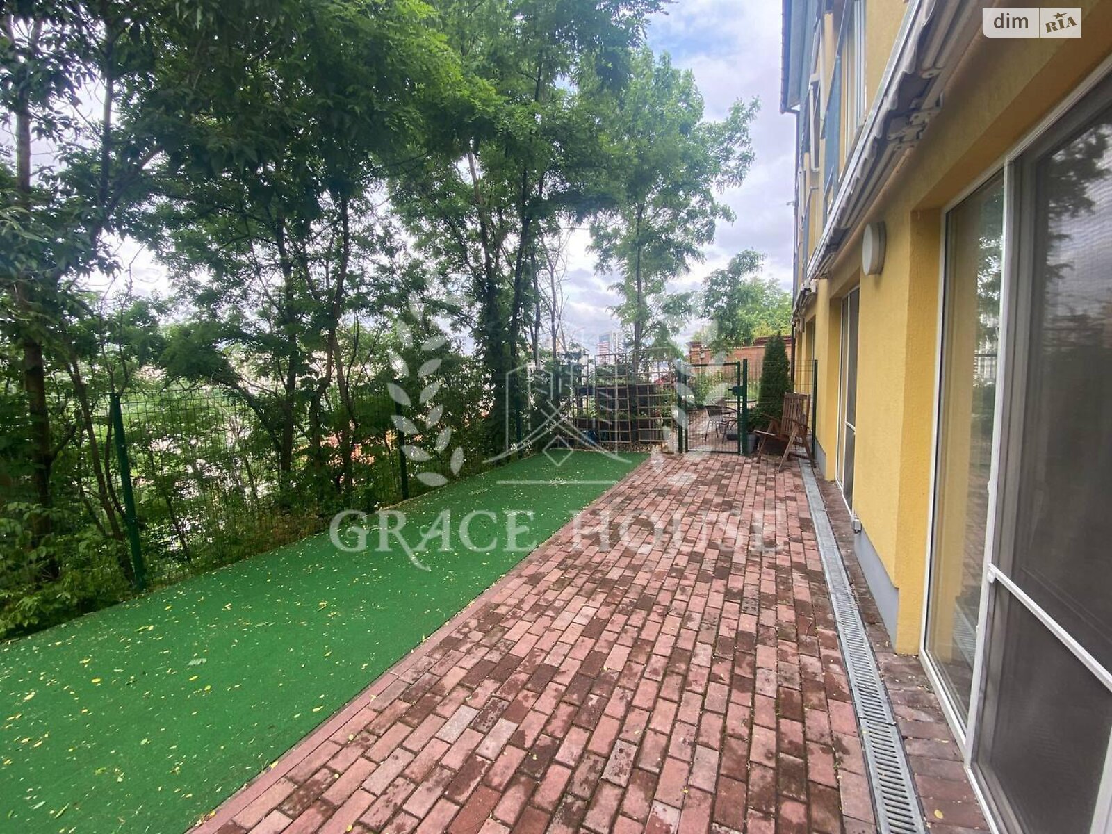 трехэтажный таунхаус без мебели, 300 кв. м, кирпич. Сдается помесячно в Киеве, в районе Соломенский фото 1