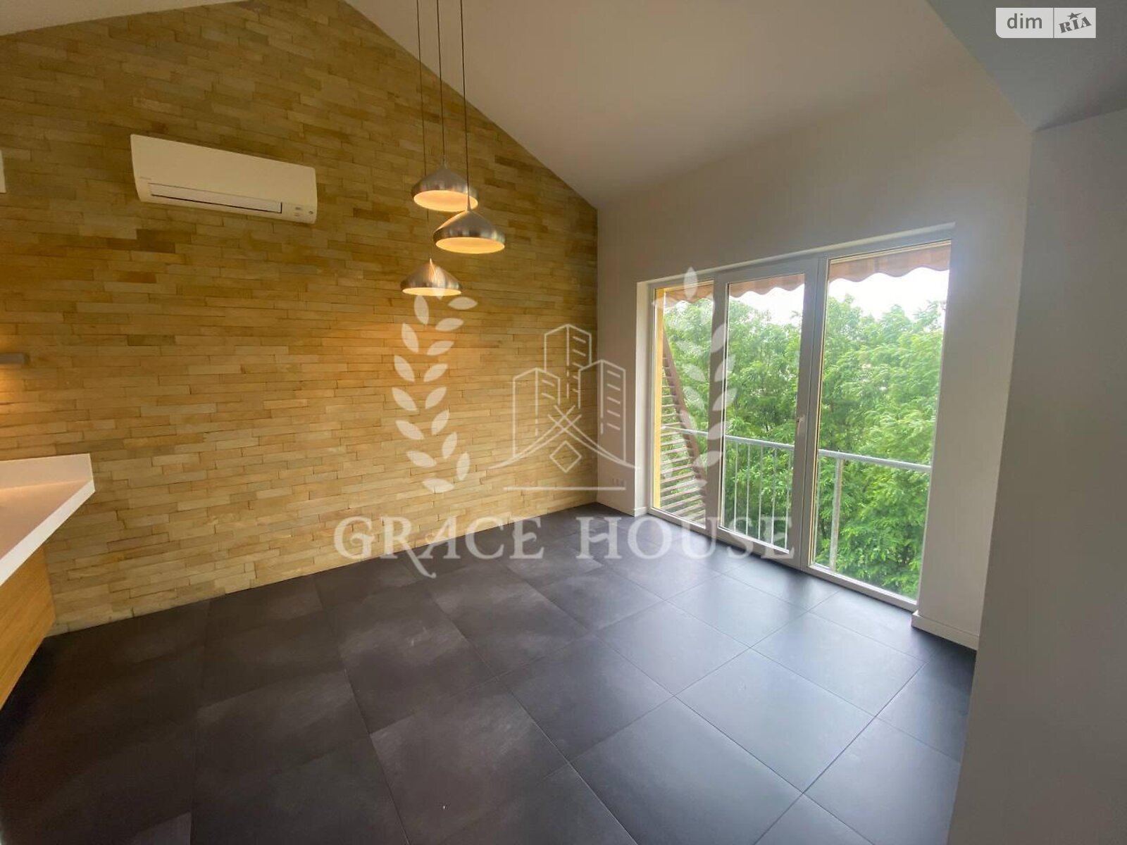 трехэтажный таунхаус без мебели, 300 кв. м, кирпич. Сдается помесячно в Киеве, в районе Соломенский фото 1