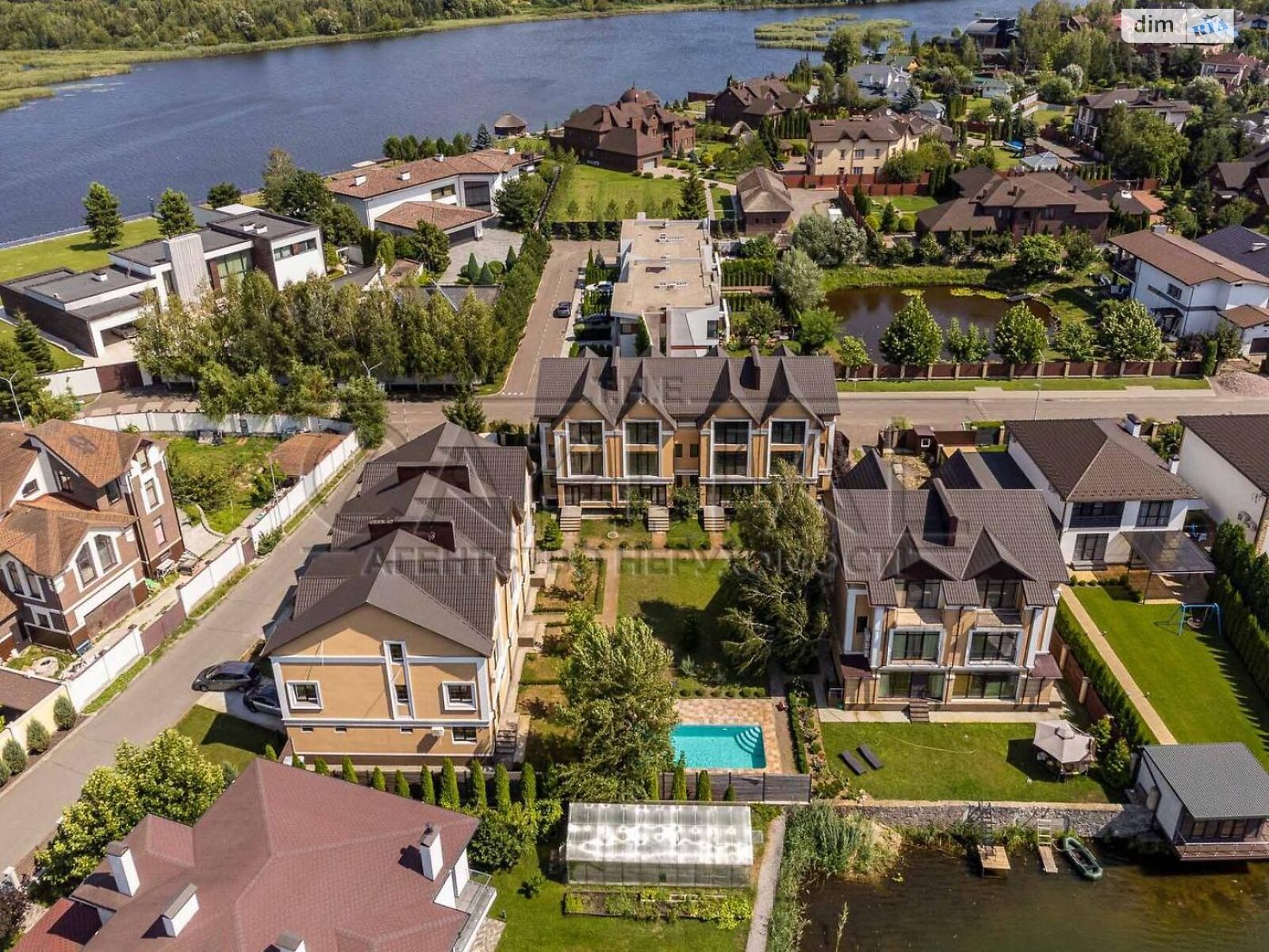 триповерховий таунхаус, 230 кв. м, цегла. Здається помісячно в Козині фото 1 триповерховий таунхаус, 230 кв. м, цегла. Здається помісячно в Козині фото 1