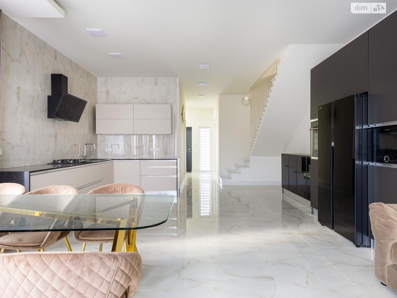 трехэтажный таунхаус, 180 кв. м, кирпич. Сдается помесячно в Львове, в районе Франковский фото 1 трехэтажный таунхаус, 180 кв. м, кирпич. Сдается помесячно в Львове, в районе Франковский фото 1