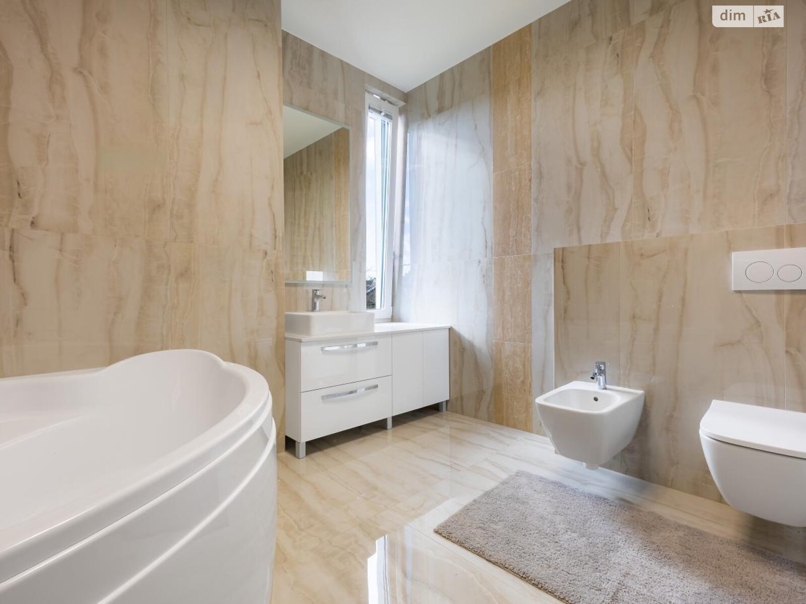 трехэтажный таунхаус, 180 кв. м, кирпич. Сдается помесячно в Львове, в районе Франковский фото 1 трехэтажный таунхаус, 180 кв. м, кирпич. Сдается помесячно в Львове, в районе Франковский фото 1