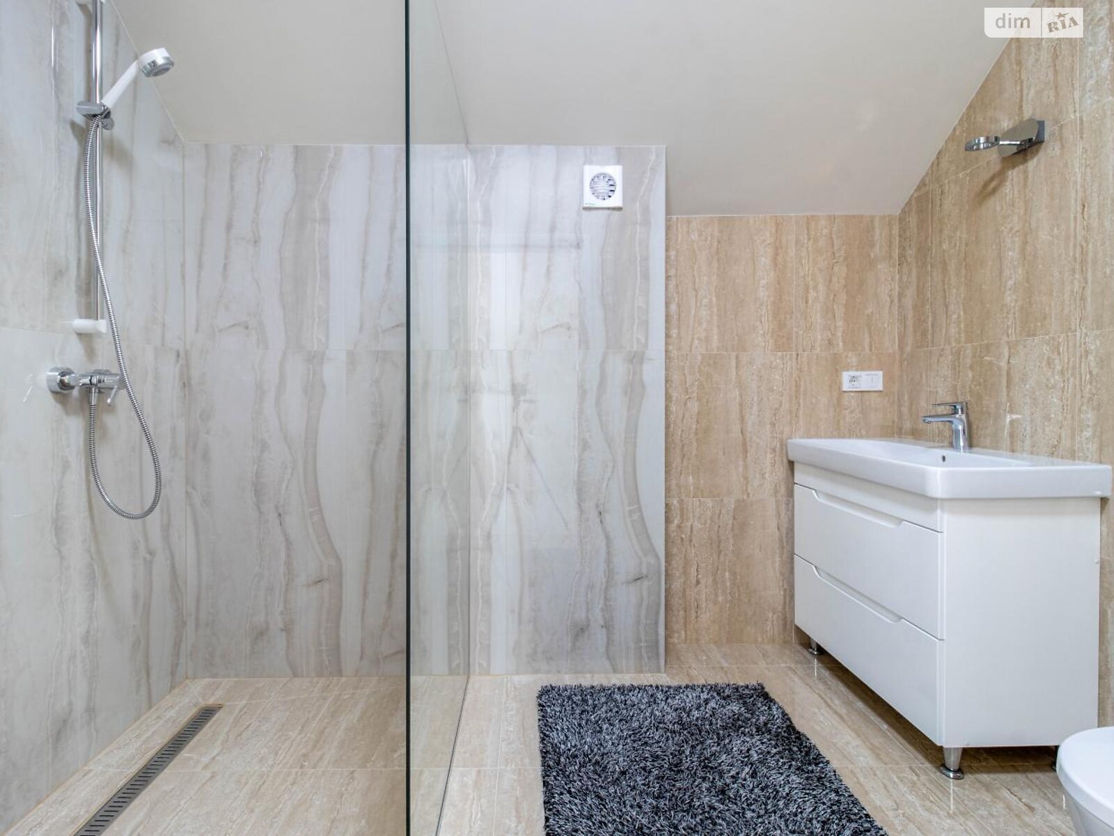 трехэтажный таунхаус, 180 кв. м, кирпич. Сдается помесячно в Львове, в районе Франковский фото 1 трехэтажный таунхаус, 180 кв. м, кирпич. Сдается помесячно в Львове, в районе Франковский фото 1