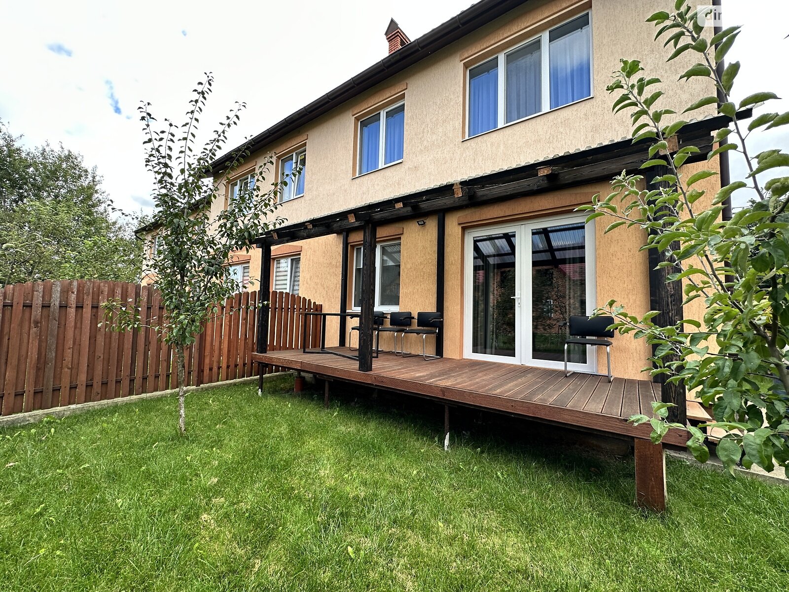 двухэтажный таунхаус, 100 кв. м, кирпич. Сдается помесячно в Никитинцах фото 1 двухэтажный таунхаус, 100 кв. м, кирпич. Сдается помесячно в Никитинцах фото 1