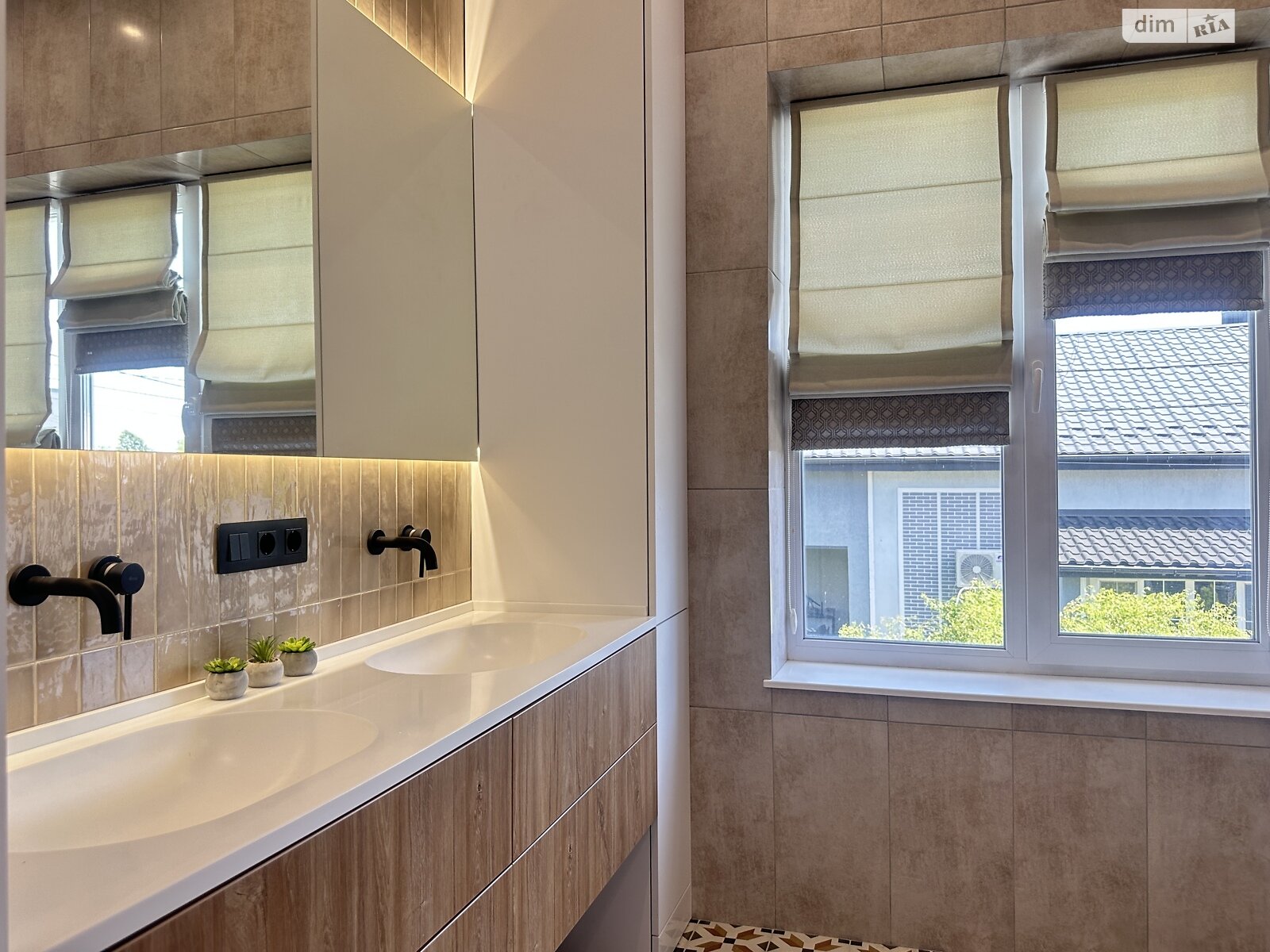 двухэтажный таунхаус, 97.8 кв. м, кирпич. Сдается помесячно в Новых Петровцах фото 1 двухэтажный таунхаус, 97.8 кв. м, кирпич. Сдается помесячно в Новых Петровцах фото 1