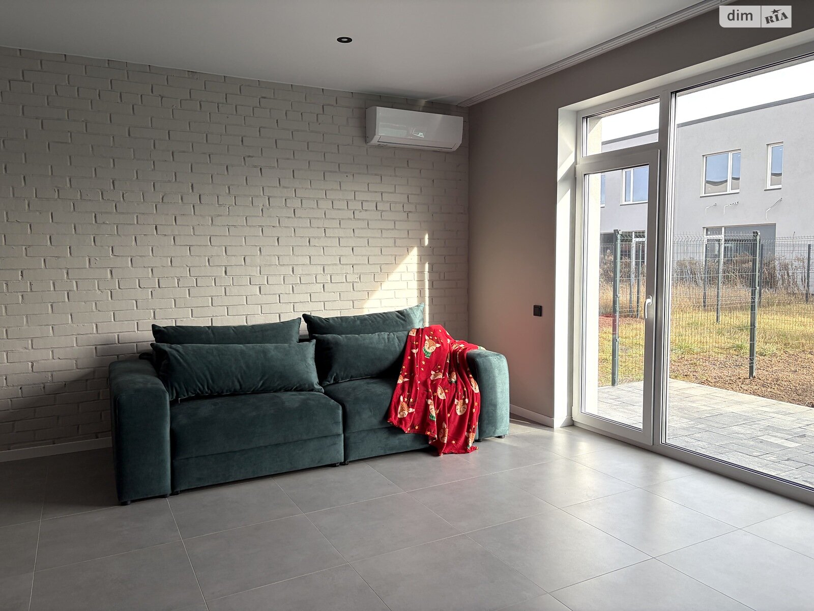 двухэтажный таунхаус, 90 кв. м, кирпич. Сдается помесячно в Новых Петровцах фото 1 двухэтажный таунхаус, 90 кв. м, кирпич. Сдается помесячно в Новых Петровцах фото 1