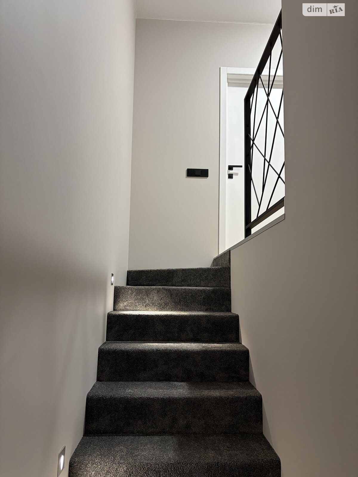 двухэтажный таунхаус, 90 кв. м, кирпич. Сдается помесячно в Новых Петровцах фото 1 двухэтажный таунхаус, 90 кв. м, кирпич. Сдается помесячно в Новых Петровцах фото 1