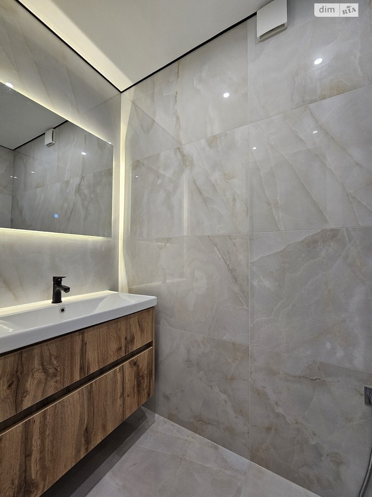 двухэтажный таунхаус, 120 кв. м, кирпич. Сдается помесячно в Петрикове фото 1 двухэтажный таунхаус, 120 кв. м, кирпич. Сдается помесячно в Петрикове фото 1