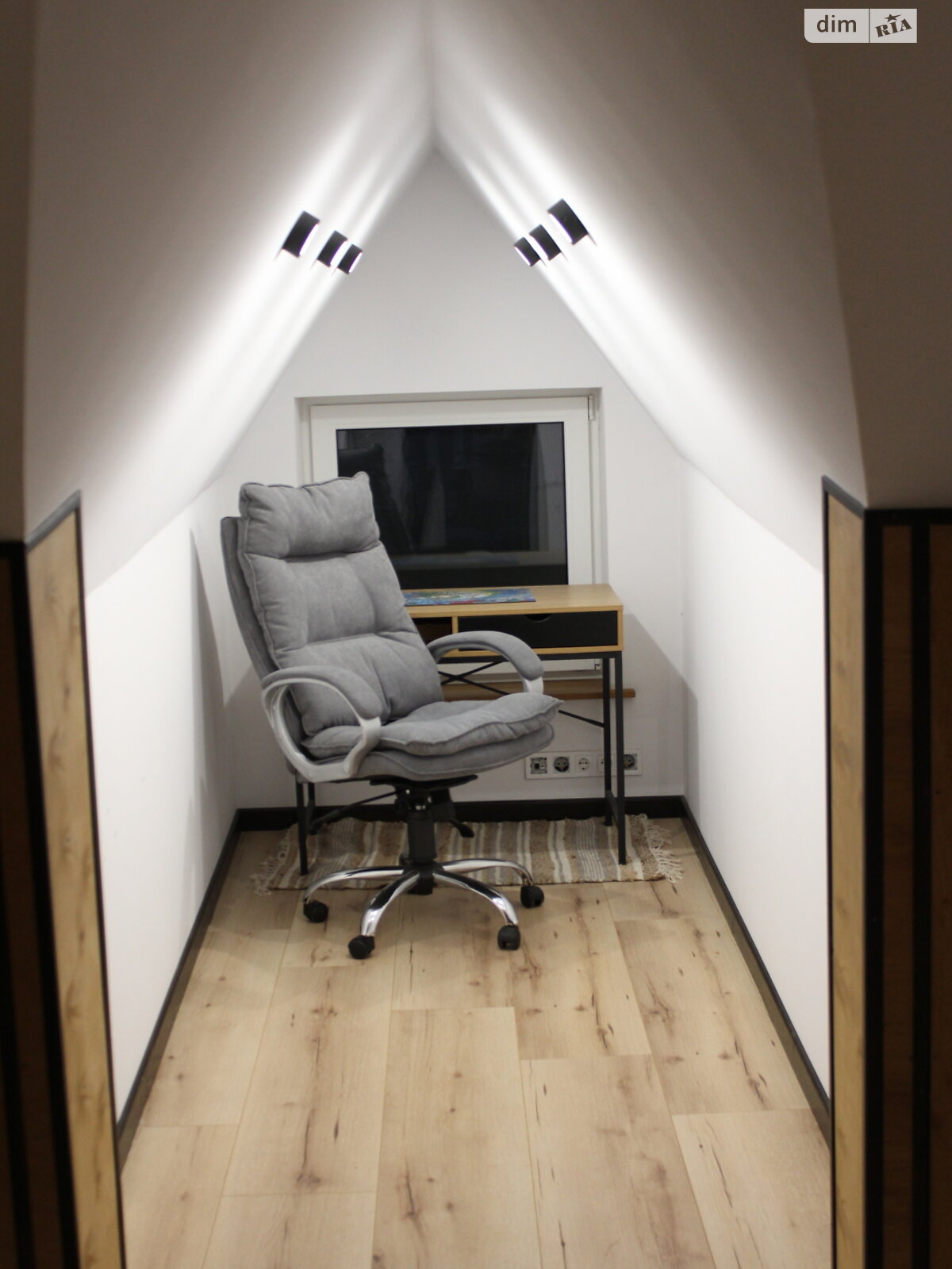 трехэтажный таунхаус, 100 кв. м, кирпич. Сдается помесячно в Петропавловской Борщаговке фото 1 трехэтажный таунхаус, 100 кв. м, кирпич. Сдается помесячно в Петропавловской Борщаговке фото 1