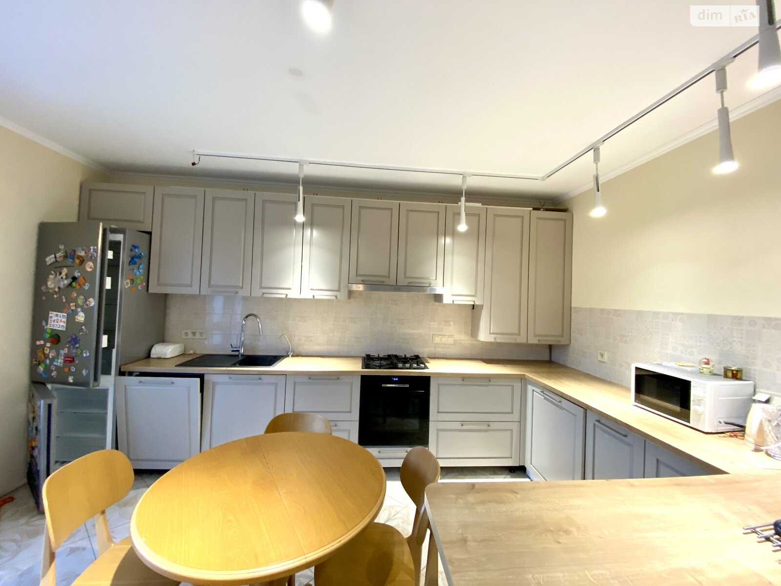 двоповерховий таунхаус, 130 кв. м, кирпич. Здається помісячно в Рудному, в районі Залізничний фото 1 двопроверховий таунхаус, 130 кв. м, кирпич. Здається помісячно в Рудному, в районі Залізничний фото 1