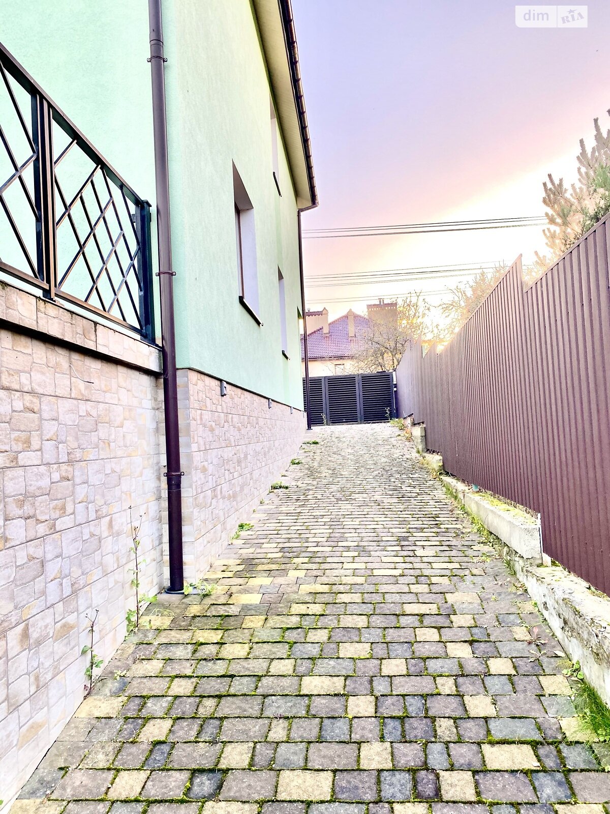 двоповерховий таунхаус, 130 кв. м, кирпич. Здається помісячно в Рудному, в районі Залізничний фото 1 двопроверховий таунхаус, 130 кв. м, кирпич. Здається помісячно в Рудному, в районі Залізничний фото 1