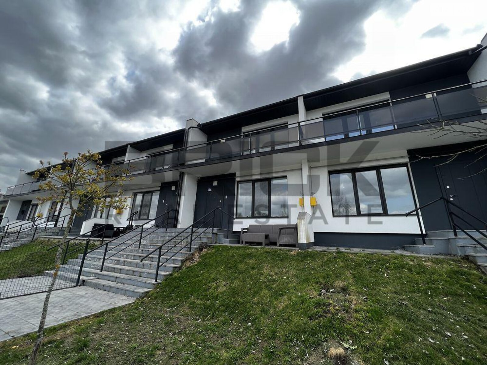 двухэтажный таунхаус, 110 кв. м, кирпич. Сдается помесячно в Шпитьках фото 1 двухэтажный таунхаус, 110 кв. м, кирпич. Сдается помесячно в Шпитьках фото 1