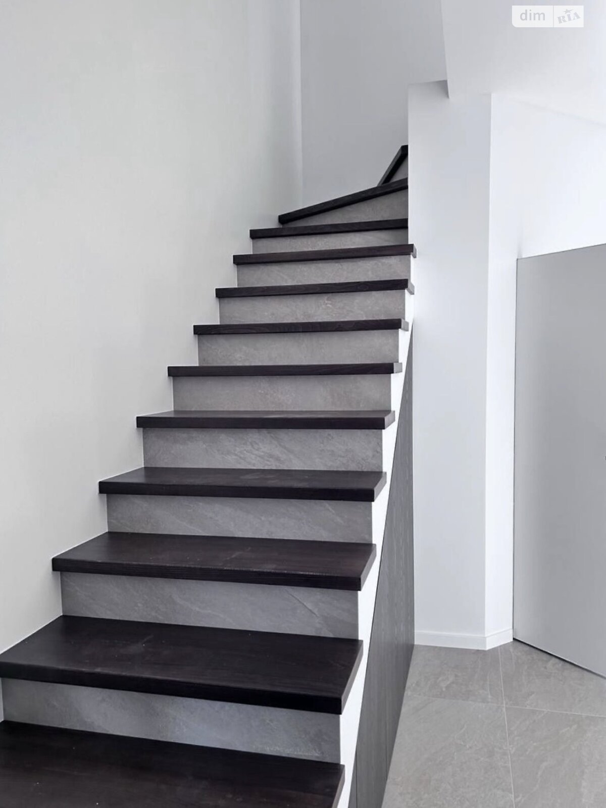 двухэтажный таунхаус, 125 кв. м, кирпич. Сдается помесячно в Сторожнице фото 1