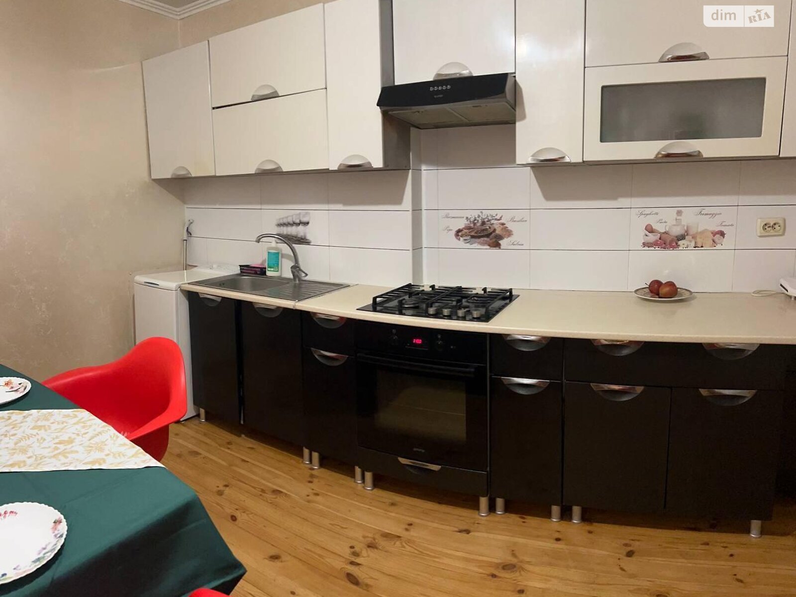 двоповерховий таунхаус, 120 кв. м, кирпич. Здається помісячно в Тернополі, в районі Центр фото 1 двопроверховий таунхаус, 120 кв. м, кирпич. Здається помісячно в Тернополі, в районі Центр фото 1