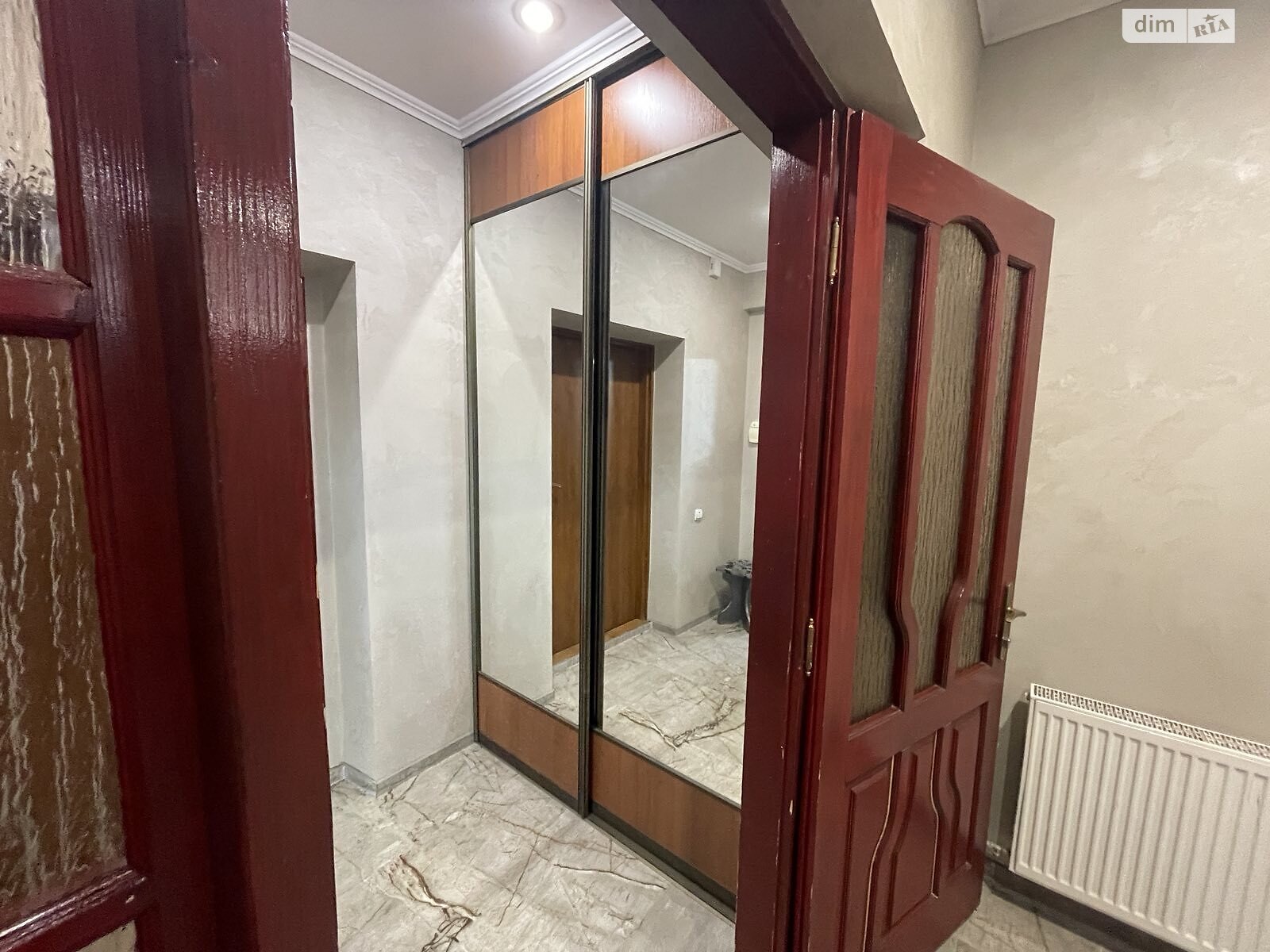 четырехэтажный таунхаус, 260 кв. м, кирпич. Сдается помесячно в Тернополе, в районе Центр фото 1 четырехэтажный таунхаус, 260 кв. м, кирпич. Сдается помесячно в Тернополе, в районе Центр фото 1