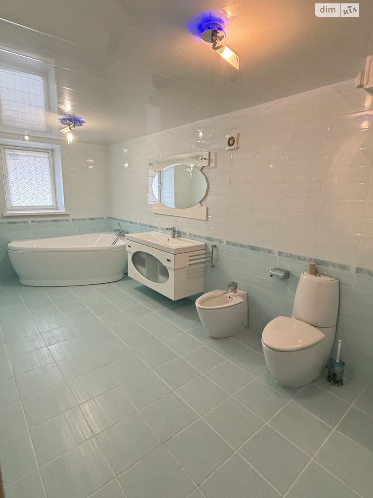 триповерховий таунхаус, 190 кв. м, цегла. Здається помісячно в Тернополі фото 1 триповерховий таунхаус, 190 кв. м, цегла. Здається помісячно в Тернополі фото 1