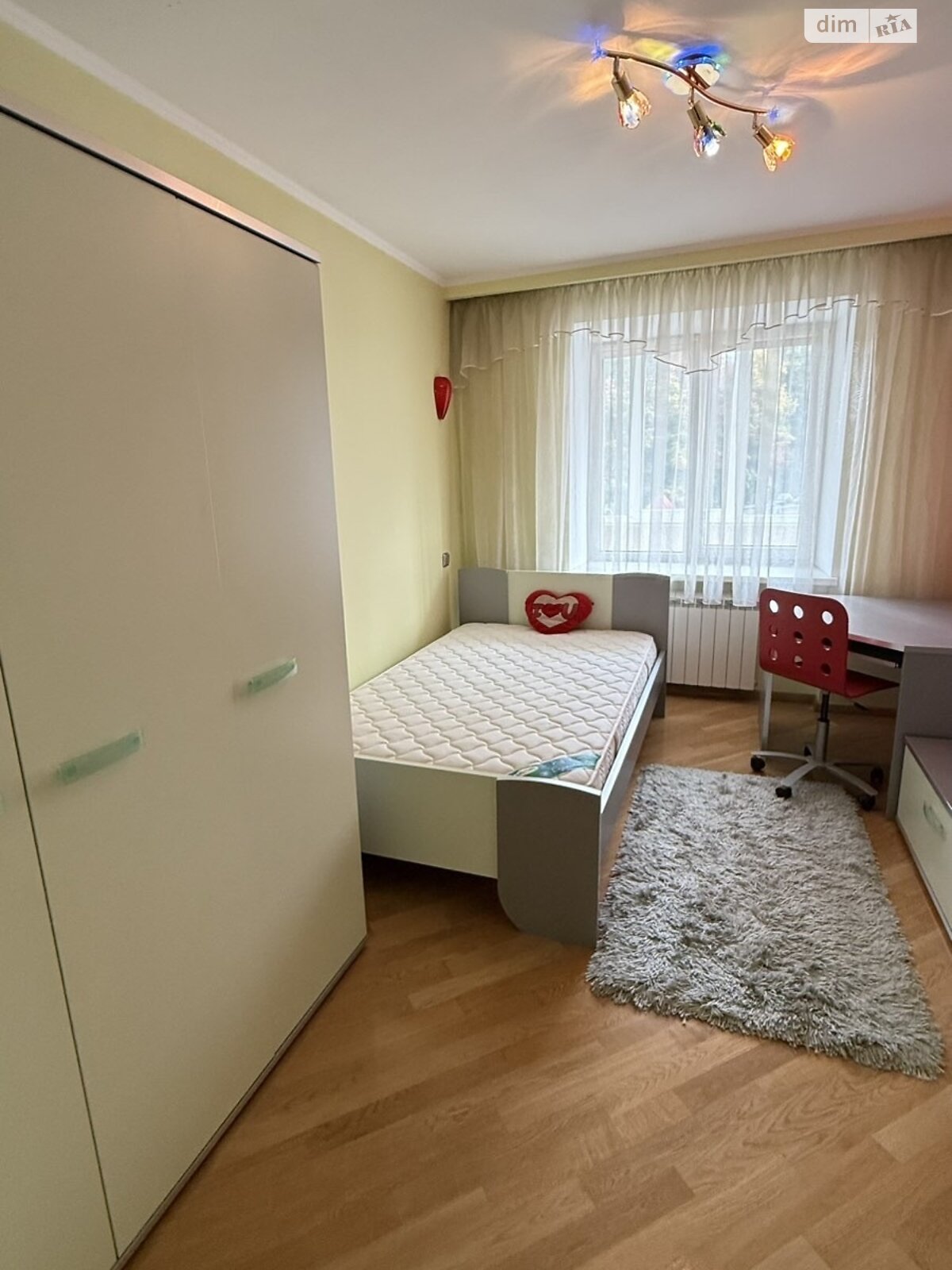 триповерховий таунхаус, 190 кв. м, цегла. Здається помісячно в Тернополі фото 1 триповерховий таунхаус, 190 кв. м, цегла. Здається помісячно в Тернополі фото 1