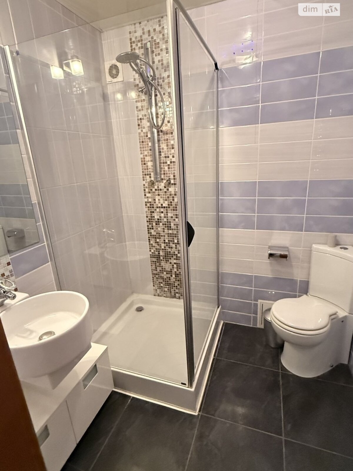 триповерховий таунхаус, 190 кв. м, цегла. Здається помісячно в Тернополі фото 1 триповерховий таунхаус, 190 кв. м, цегла. Здається помісячно в Тернополі фото 1