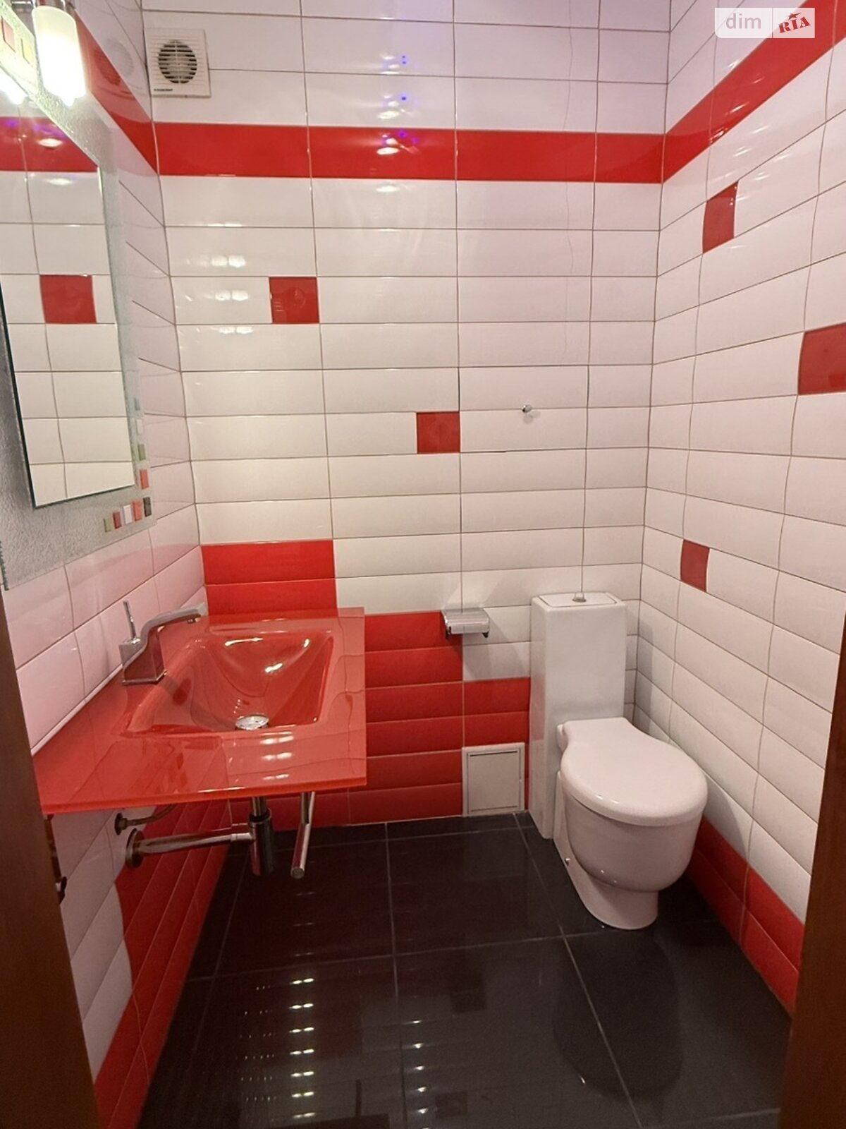 триповерховий таунхаус, 190 кв. м, цегла. Здається помісячно в Тернополі фото 1 триповерховий таунхаус, 190 кв. м, цегла. Здається помісячно в Тернополі фото 1