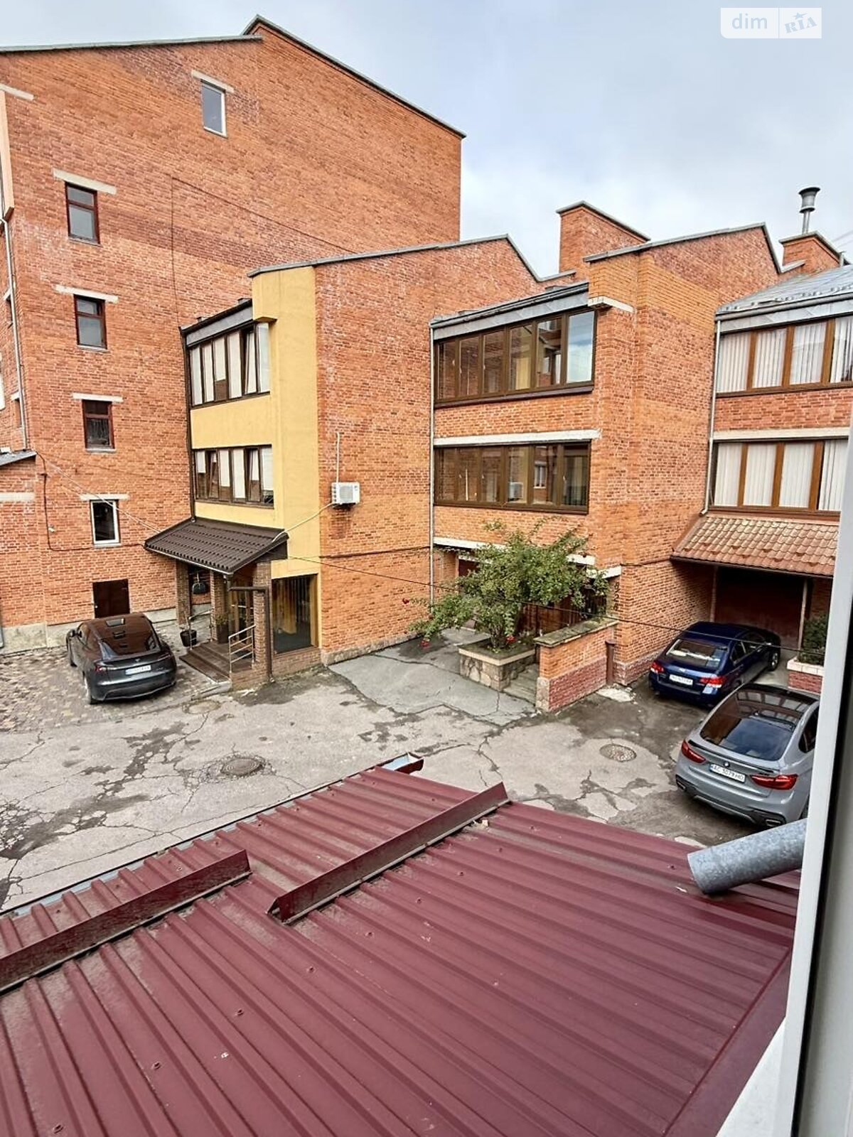 триповерховий таунхаус, 190 кв. м, цегла. Здається помісячно в Тернополі фото 1 триповерховий таунхаус, 190 кв. м, цегла. Здається помісячно в Тернополі фото 1