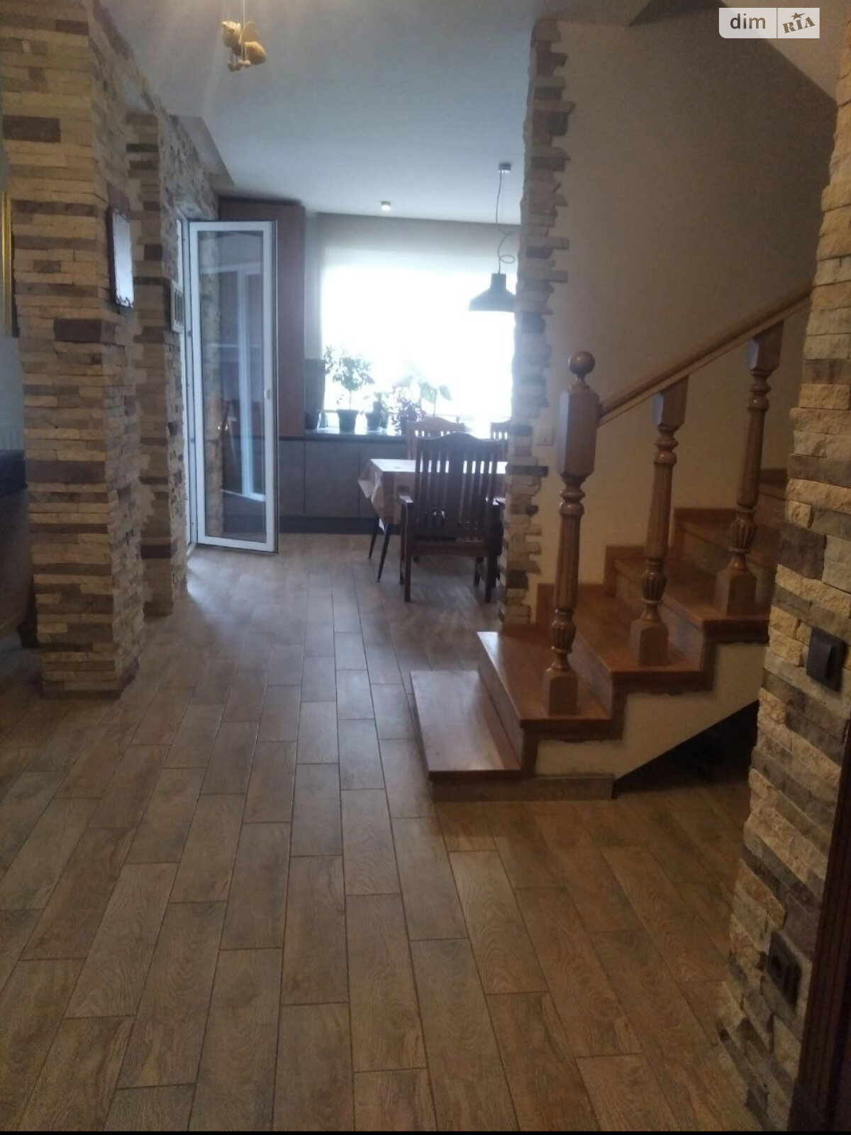 двоповерховий таунхаус, 147 кв. м, цегла. Здається помісячно в Угринові фото 1