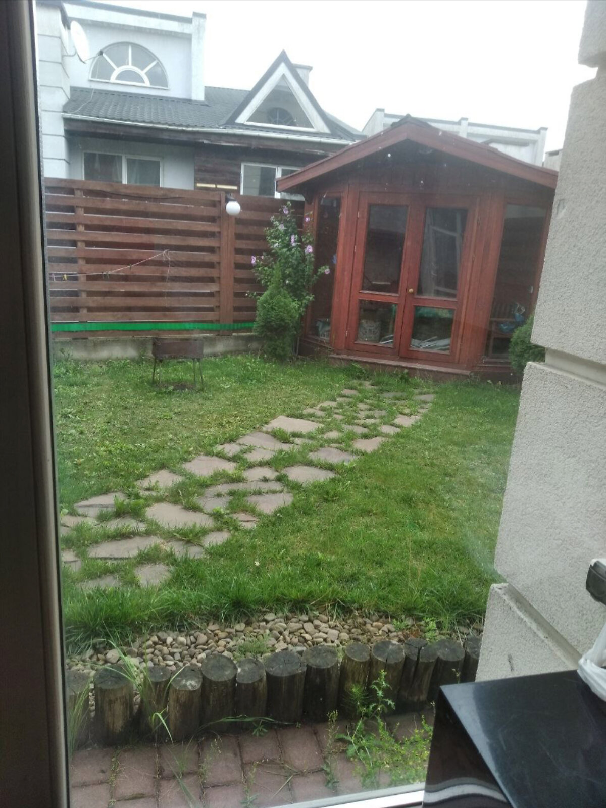 двоповерховий таунхаус, 147 кв. м, цегла. Здається помісячно в Угринові фото 1