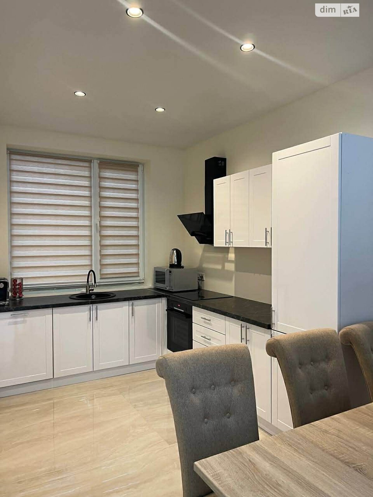 двухэтажный таунхаус, 100 кв. м, кирпич. Сдается помесячно в Ужгороде фото 1 двухэтажный таунхаус, 100 кв. м, кирпич. Сдается помесячно в Ужгороде фото 1