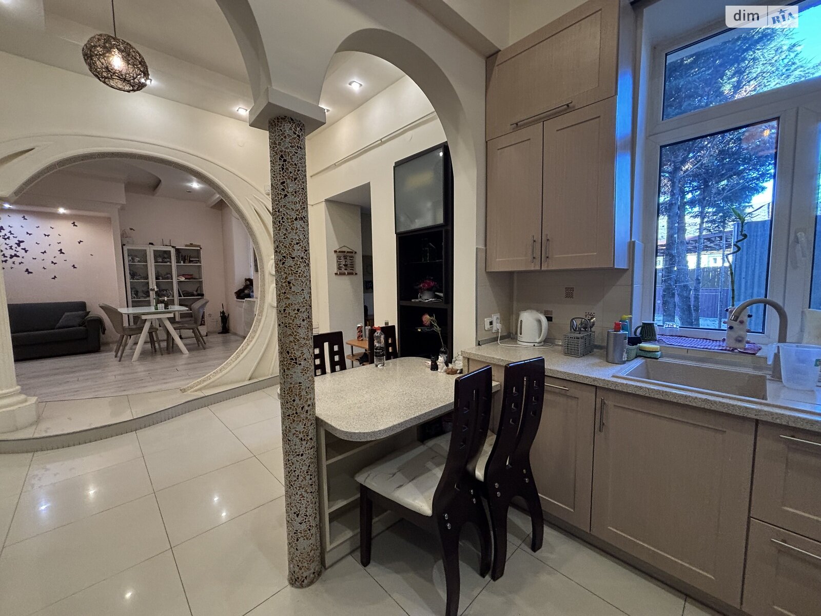 двоповерховий таунхаус, 111 кв. м, цегла. Здається помісячно в Ужгороді, в районі Центр фото 1 двопроверховий таунхаус, 111 кв. м, цегла. Здається помісячно в Ужгороді, в районі Центр фото 1