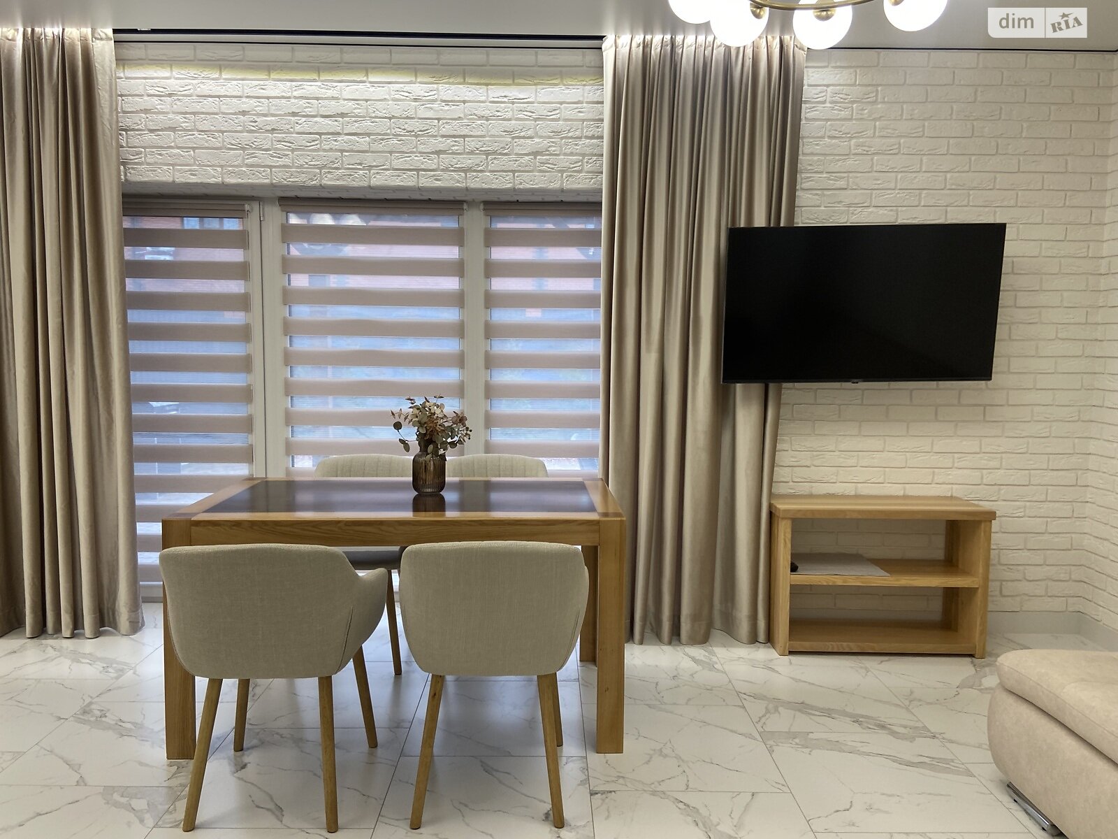 двоповерховий таунхаус, 135 кв. м, кирпич. Здається помісячно в Зарванцях фото 1