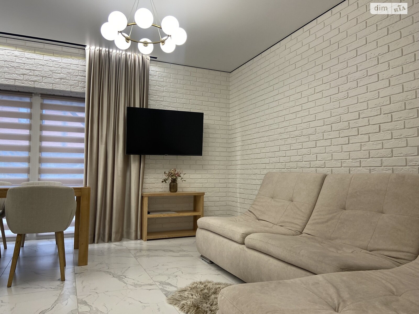 двоповерховий таунхаус, 135 кв. м, кирпич. Здається помісячно в Зарванцях фото 1