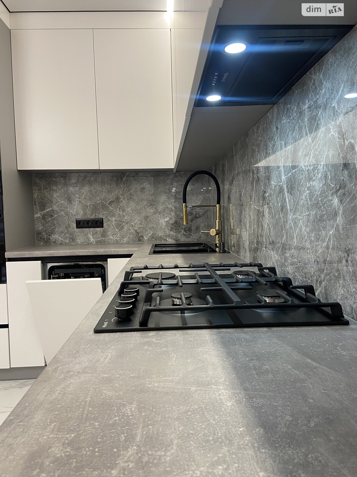 двоповерховий таунхаус, 135 кв. м, кирпич. Здається помісячно в Зарванцях фото 1