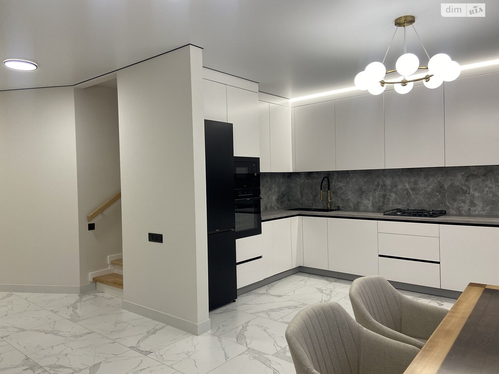 двоповерховий таунхаус, 135 кв. м, кирпич. Здається помісячно в Зарванцях фото 1