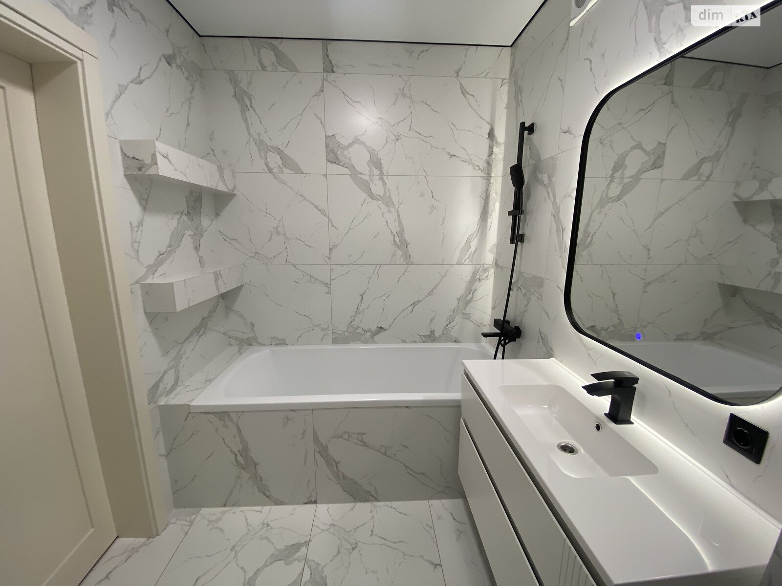 двоповерховий таунхаус, 135 кв. м, кирпич. Здається помісячно в Зарванцях фото 1