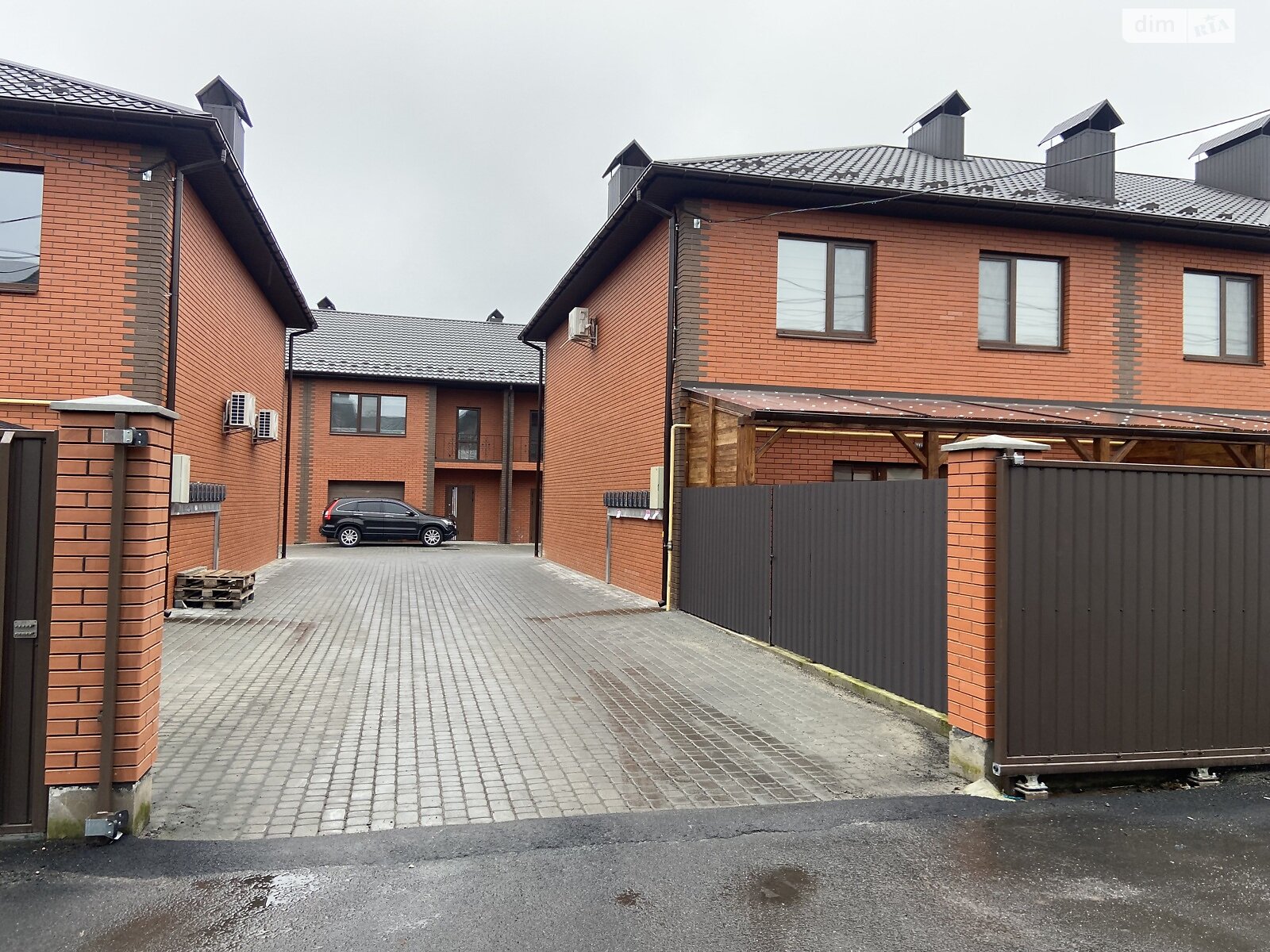 двоповерховий таунхаус, 135 кв. м, кирпич. Здається помісячно в Зарванцях фото 1