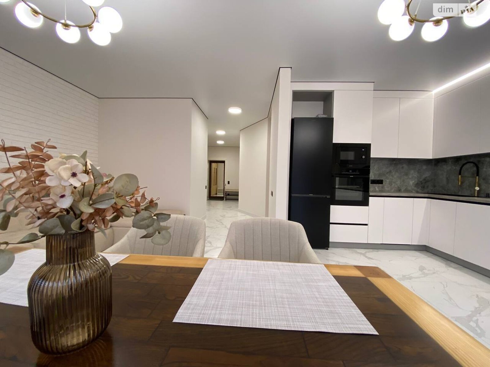 двоповерховий таунхаус, 135 кв. м, кирпич. Здається помісячно в Зарванцях фото 1