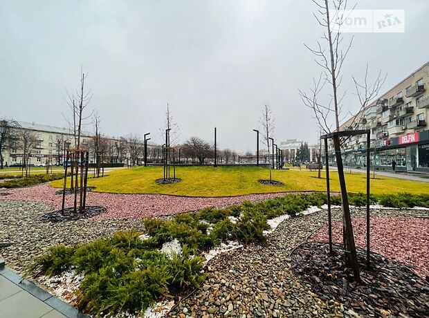 Торговая площадь в Черкассах, сдам в аренду по Шевченко бульвар 224, район Центр, цена: 80 000 грн за объект фото 1 Торговая площадь в Черкассах, сдам в аренду по Шевченко бульвар 224, район Центр, цена: 80 000 грн за объект фото 1