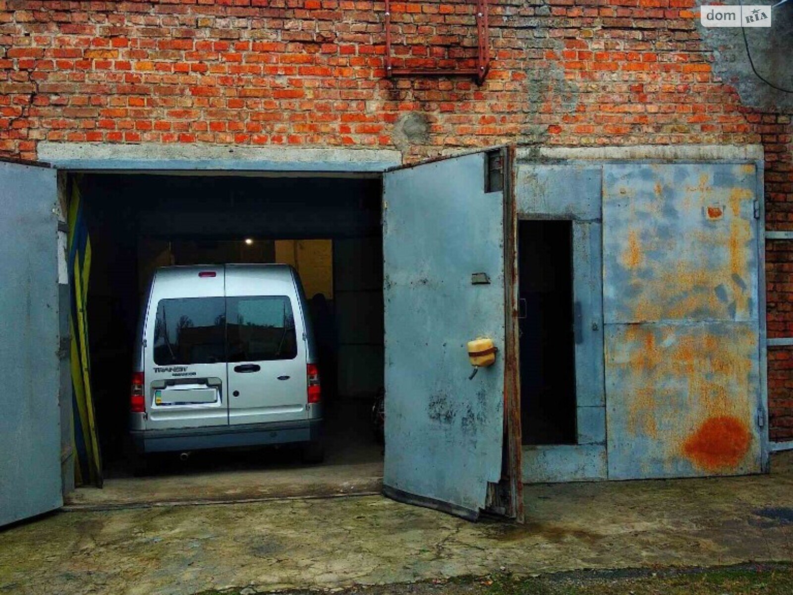 Место в гаражном кооперативе под легковое авто в Черкассах, площадь 100 кв.м. фото 1