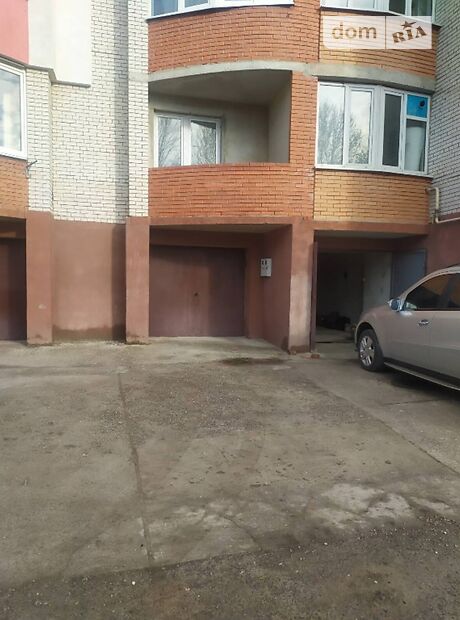 Бокс в гаражном комплексе под легковое авто, площадь 18 кв.м. фото 1 Бокс в гаражном комплексе под легковое авто, площадь 18 кв.м. фото 1