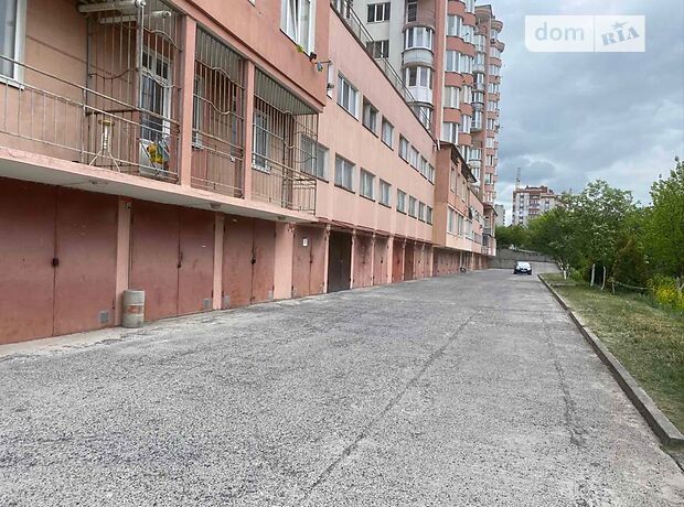 Бокс в гаражном комплексе универсальный, площадь 17 кв.м. фото 1 Бокс в гаражном комплексе универсальный, площадь 17 кв.м. фото 1
