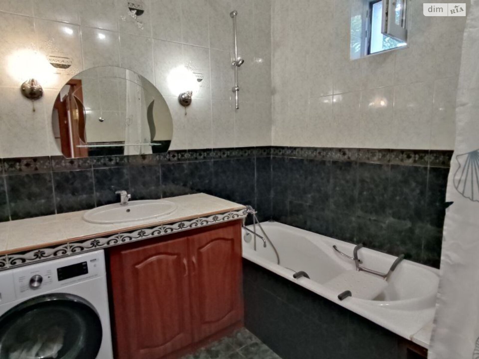 Продажа части дома в Черкассах, улица Сенная (Добровольского), район Приднепровский, 4 комнаты фото 1 Продажа части дома в Черкассах, улица Сенная (Добровольского), район Приднепровский, 4 комнаты фото 1