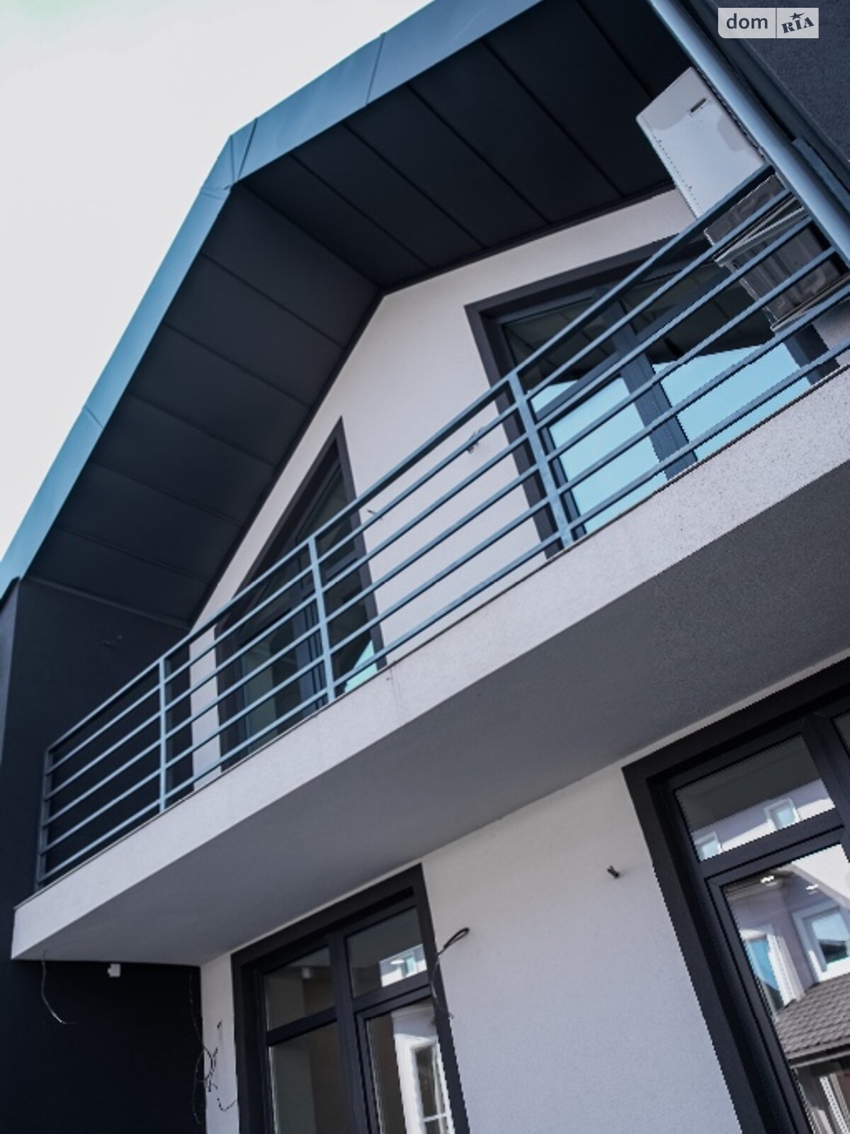 Продажа части дома в Черновцах, район Пригородная зона, 4 комнаты фото 1 Продажа части дома в Черновцах, район Пригородная зона, 4 комнаты фото 1