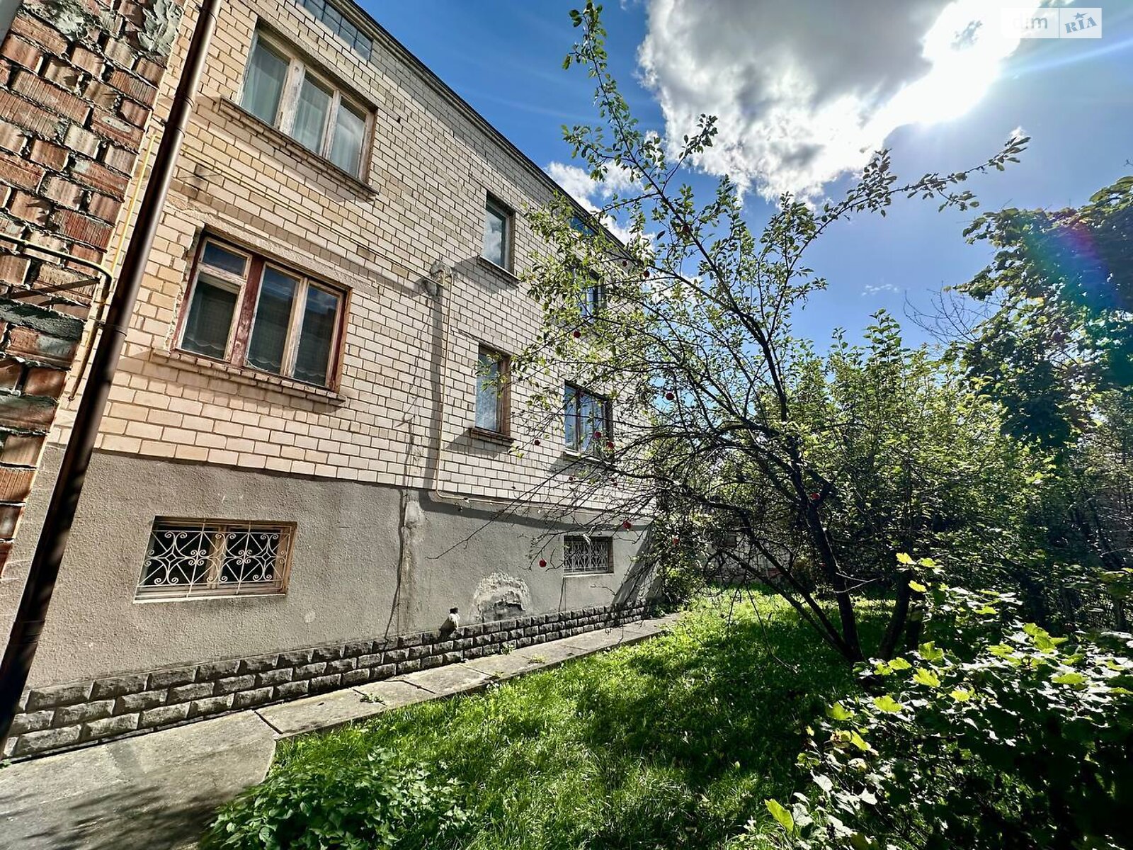 Продажа части дома в Дрогобыче, улица Довбуша 10/4, район Дрогобыч, 3 комнаты фото 1 Продажа части дома в Дрогобыче, улица Довбуша 10/4, район Дрогобыч, 3 комнаты фото 1
