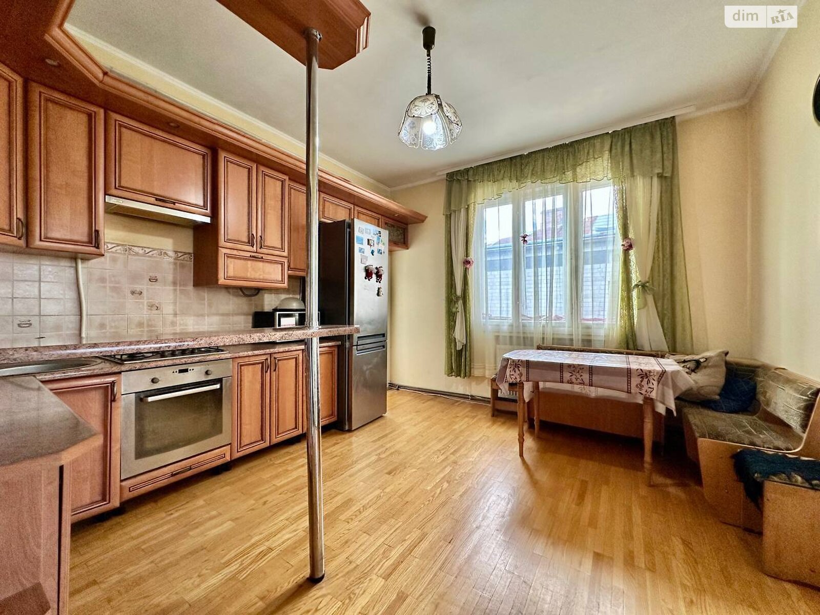 Продажа части дома в Дрогобыче, улица Довбуша 10/4, район Дрогобыч, 3 комнаты фото 1 Продажа части дома в Дрогобыче, улица Довбуша 10/4, район Дрогобыч, 3 комнаты фото 1