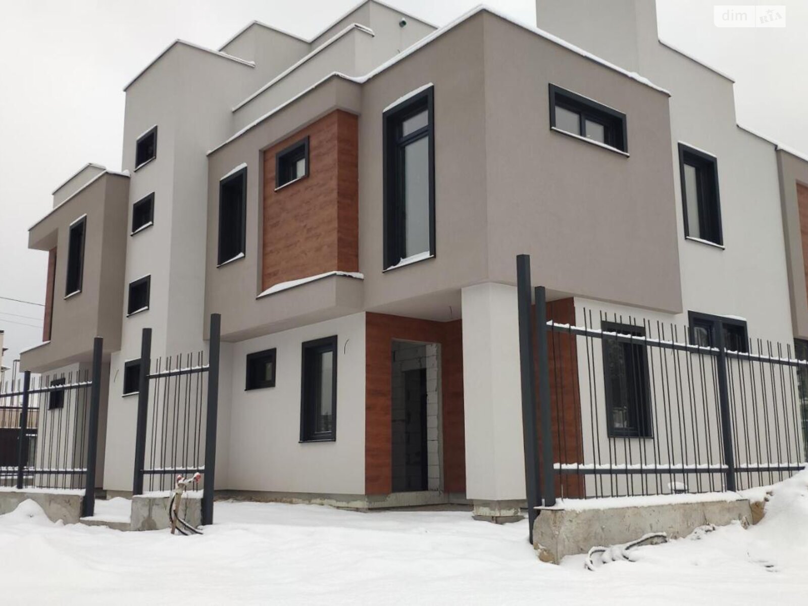 Продаж частини будинку в Києві, вулиця Радистів 108, район Биківня, 4 кімнати фото 1 Продаж частини будинку в Києві, вулиця Радистів 108, район Биківня, 4 кімнати фото 1